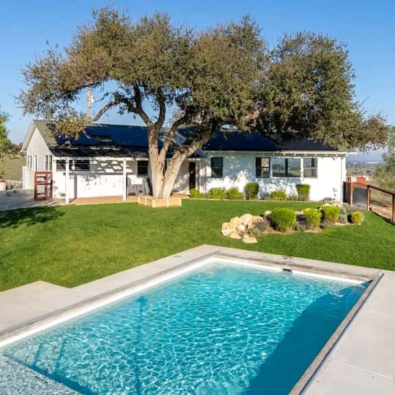Paso Robles Wine Country Stay, Pool and Views - Image 1