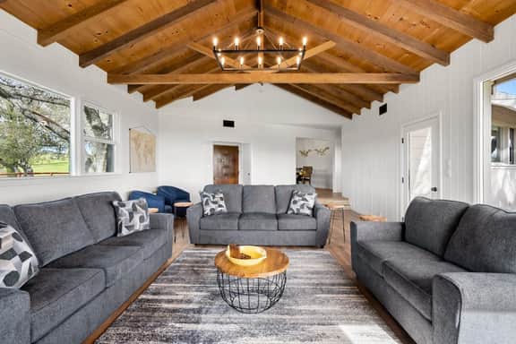 Paso Robles Wine Country Stay, Pool and Views - Image 5