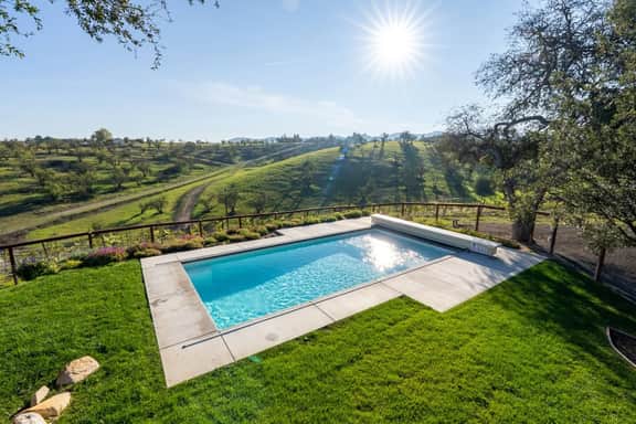 Paso Robles Wine Country Stay, Pool and Views - Image 2